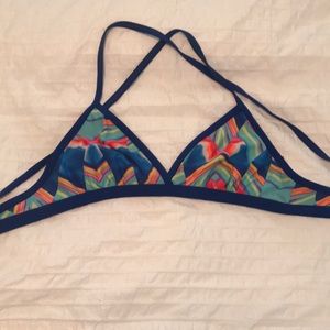 TYR Criss cross tie back triangle training top